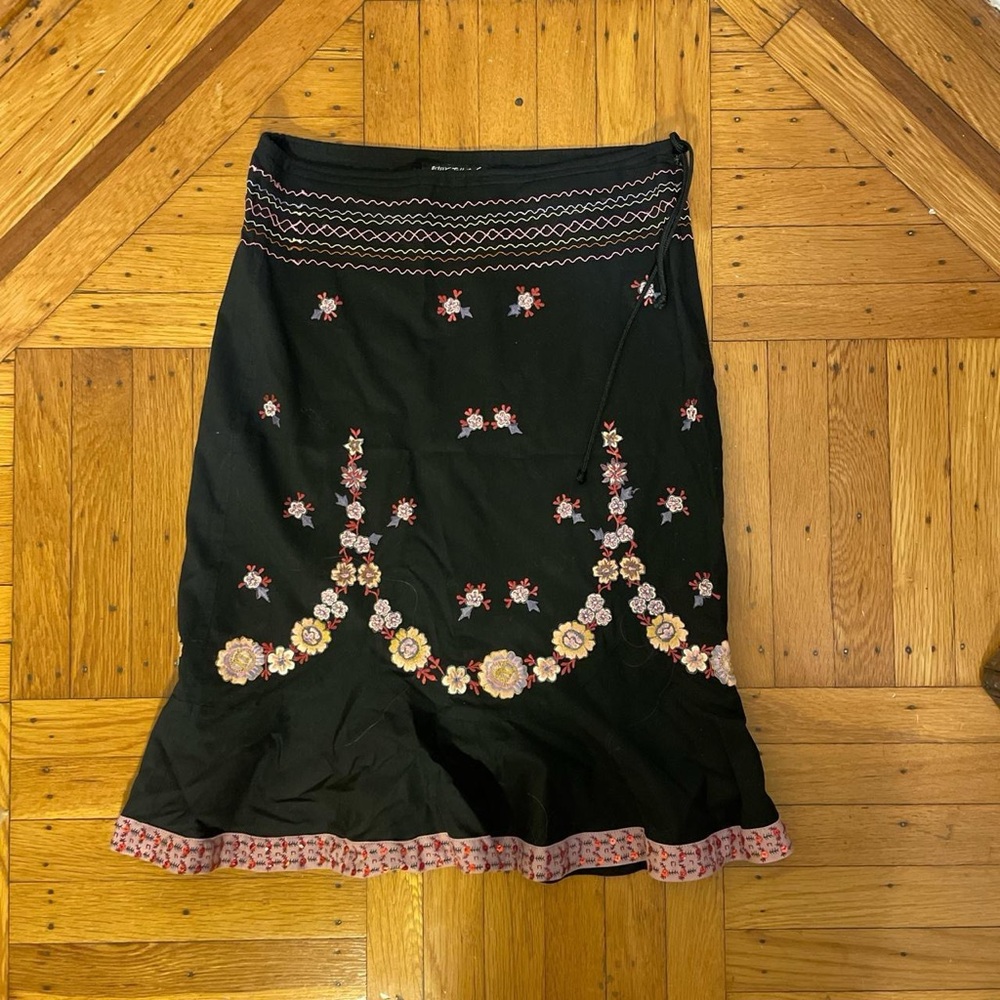 ✨SALE✨ Betsey Johnson Vintage 90’s Y2K Embroidered Floral Skirt
